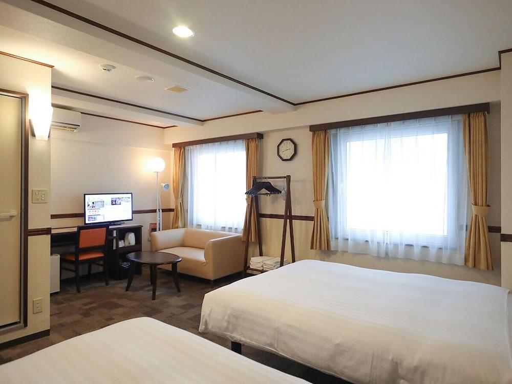 Toyoko Tsuruhashi Ekimae 3*