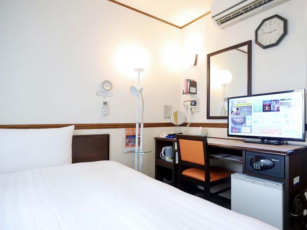 Toyoko Tsuruhashi Ekimae Hotel 3*